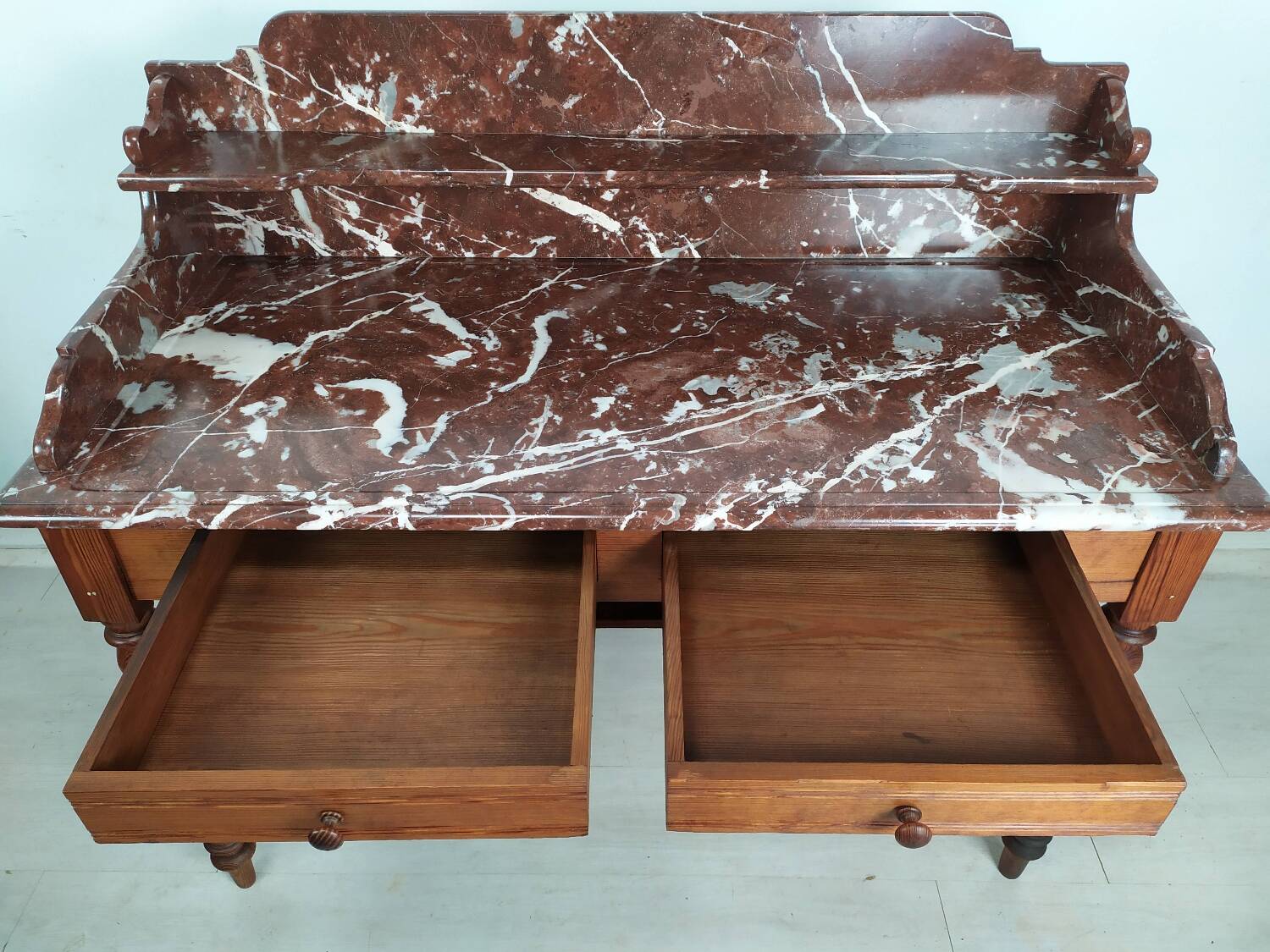Burgundy marble dressing table