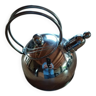Demeyere 2.5 L whistling kettle.