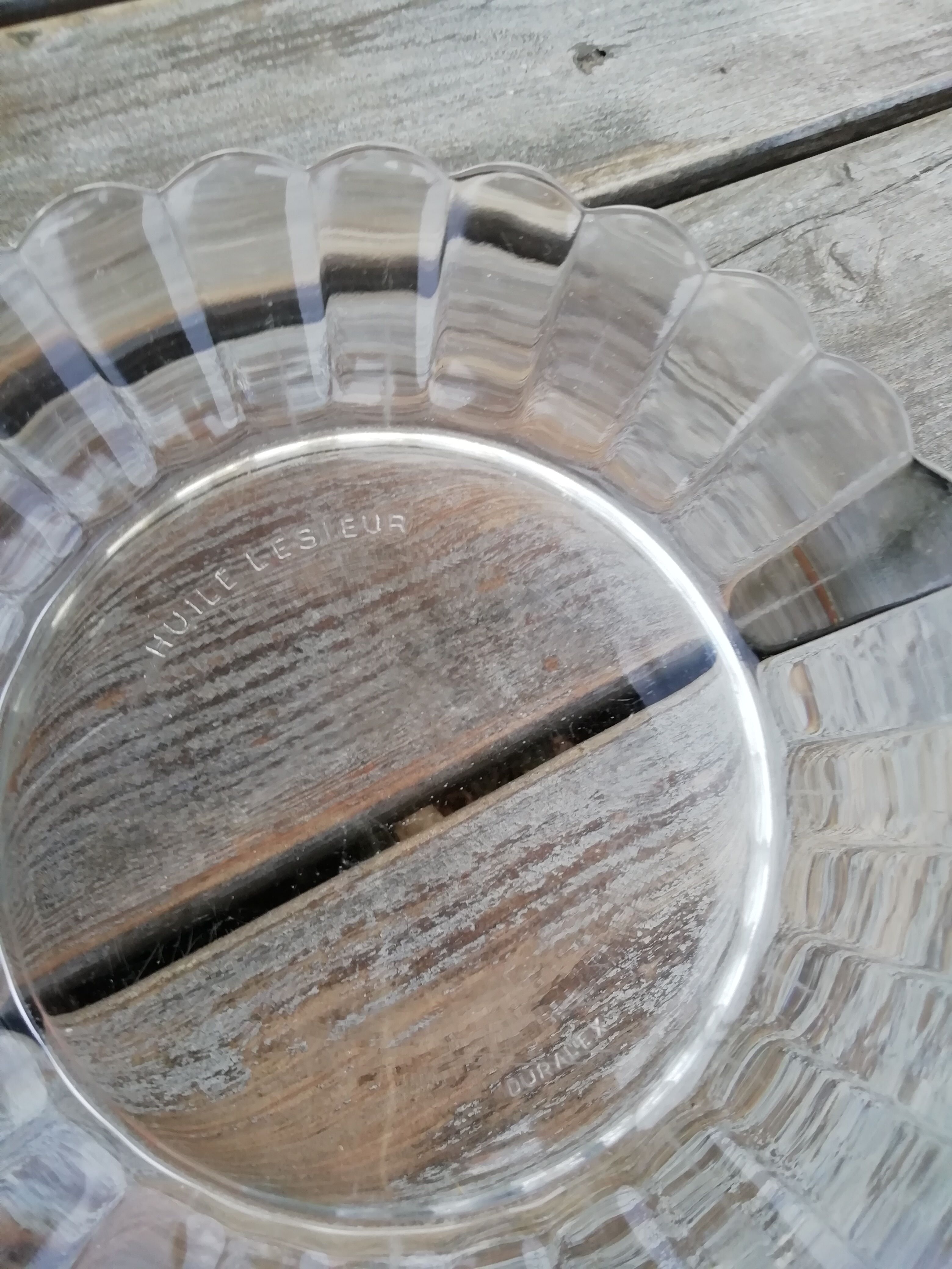 Lot of daisy dessert plates