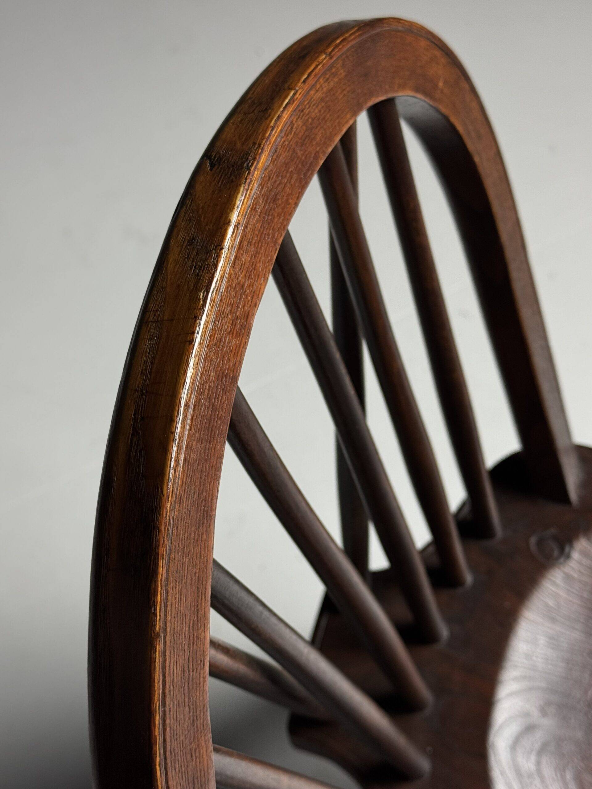 Set of 4 Windsor dining chairs
