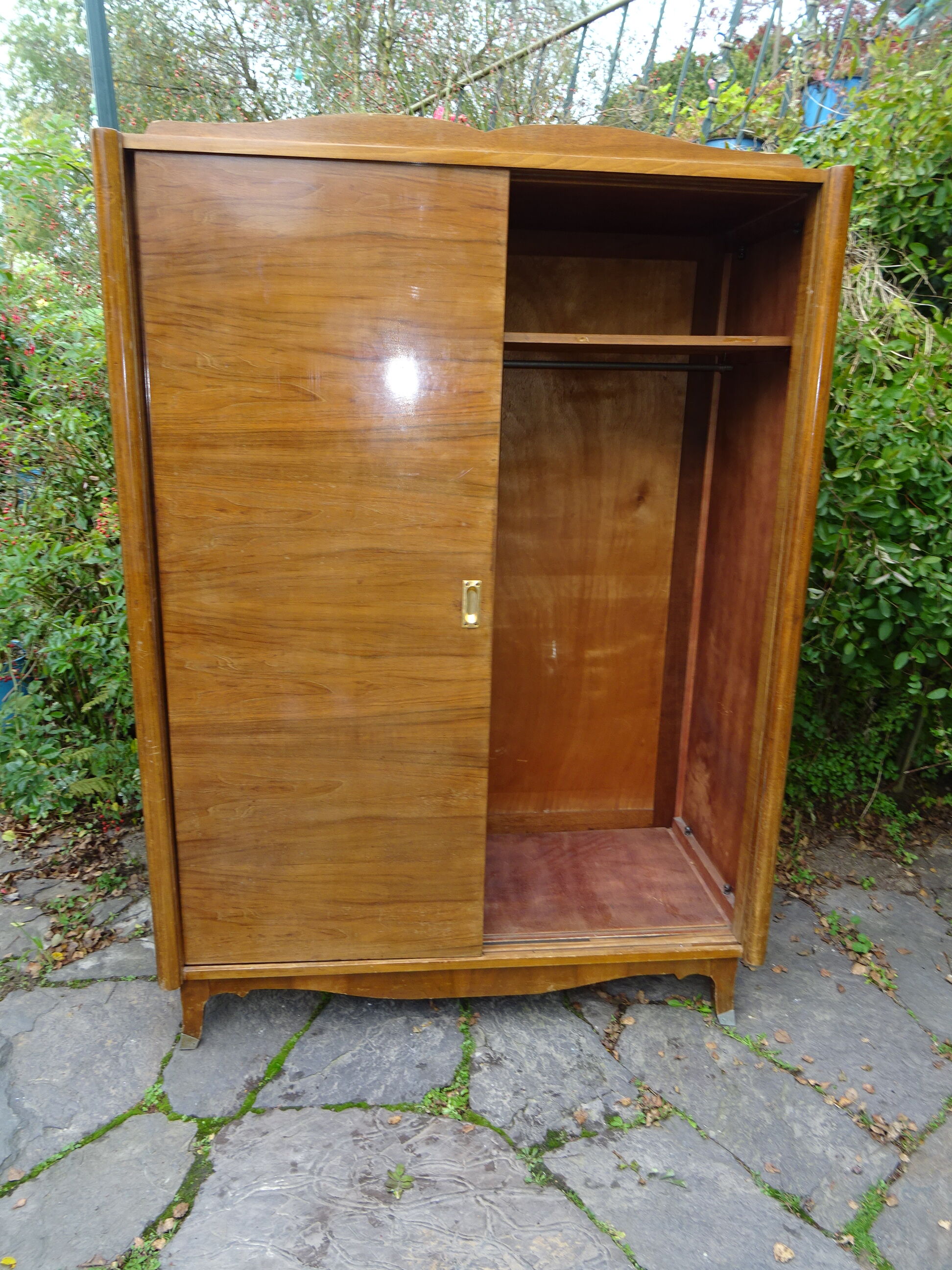 2 sliding-door cabinet
