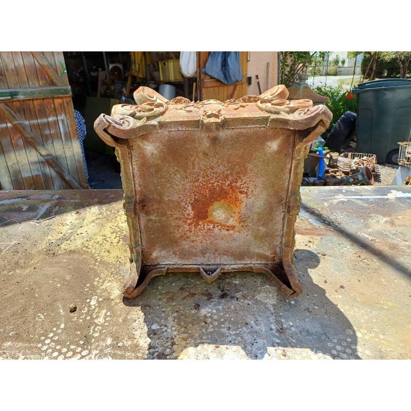 1 cast iron planter from 1900 from Charleville - Mézières, rockery style