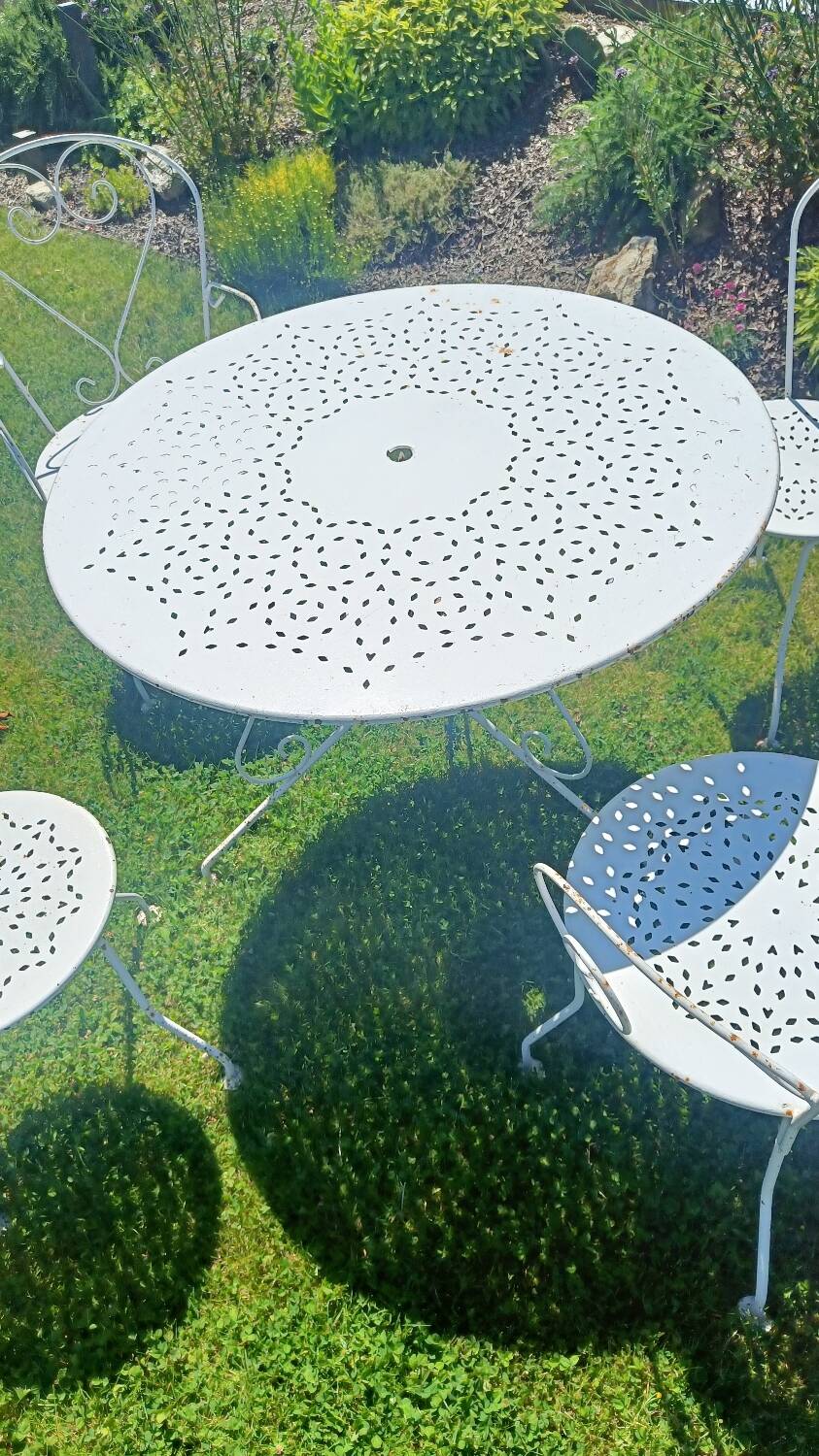 White wrought iron garden furniture