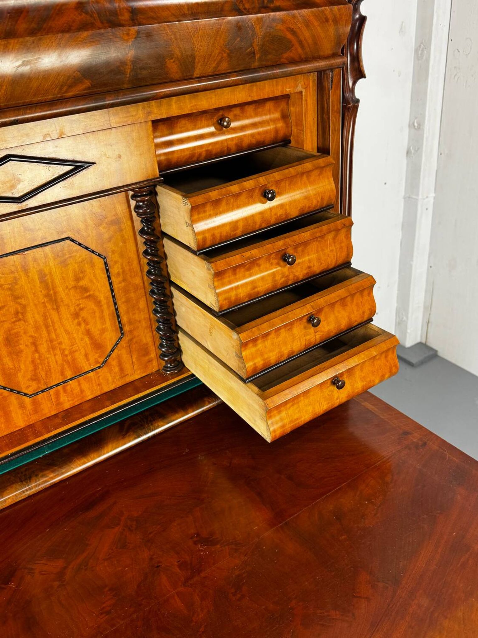 Biedermeier vintage oak and mahogany secretary desk, well-made, 1860.