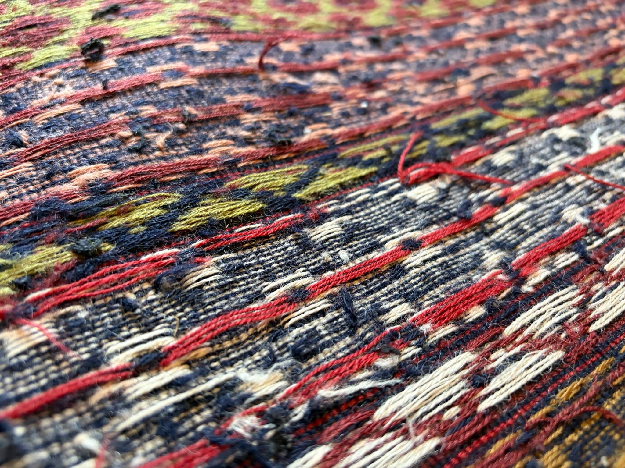 Tapis afghan artisanal réalisé à l’aiguille – 175 × 135cm