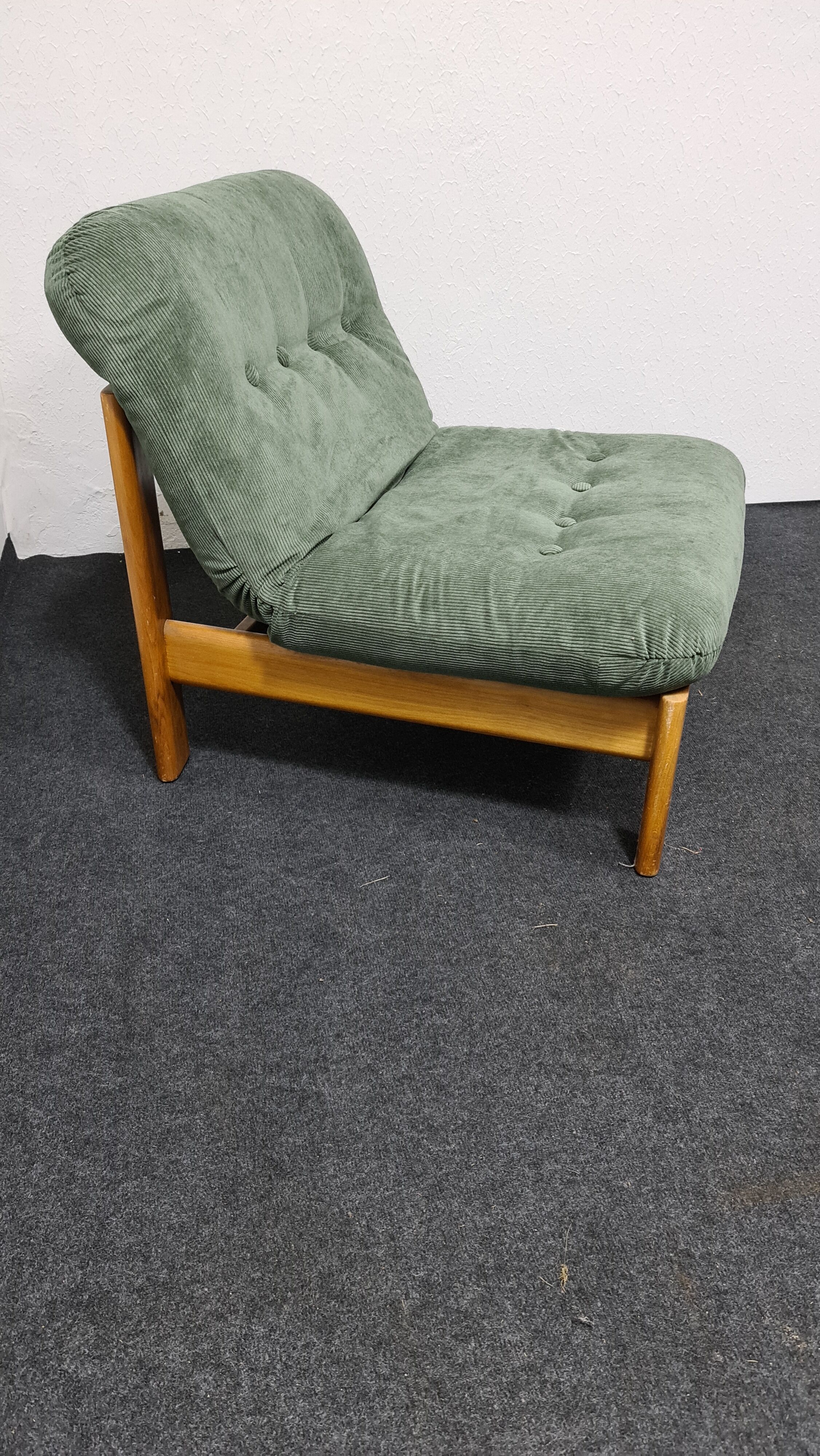 Vintage lounge chair