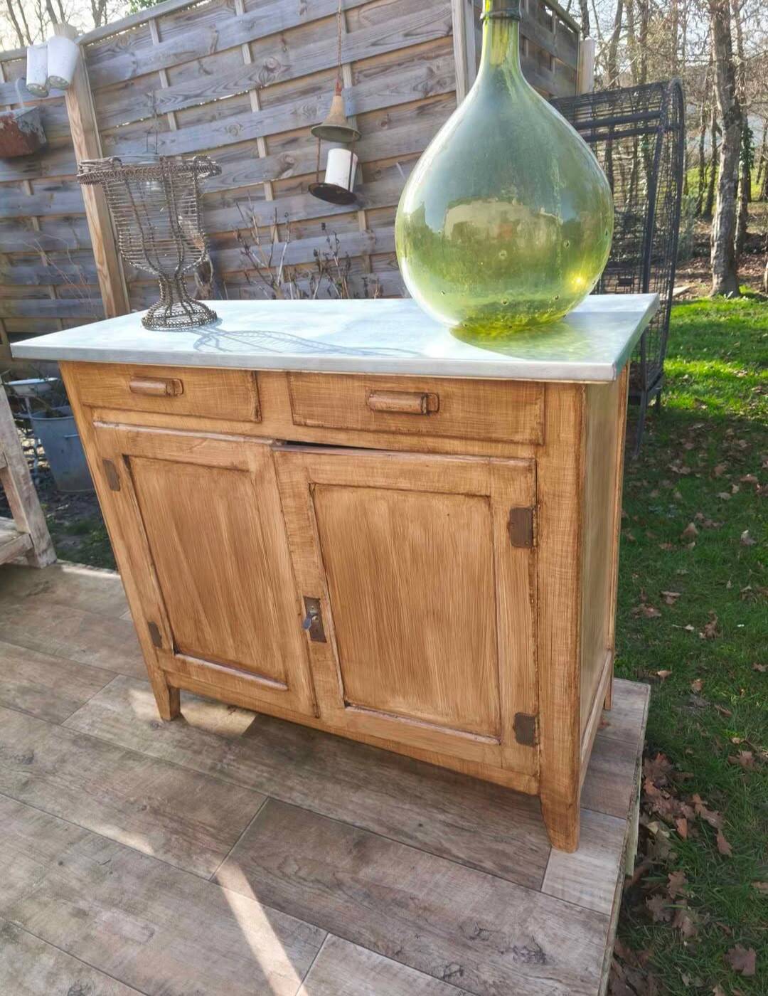 Patinated Parisian buffet – Zinc tray