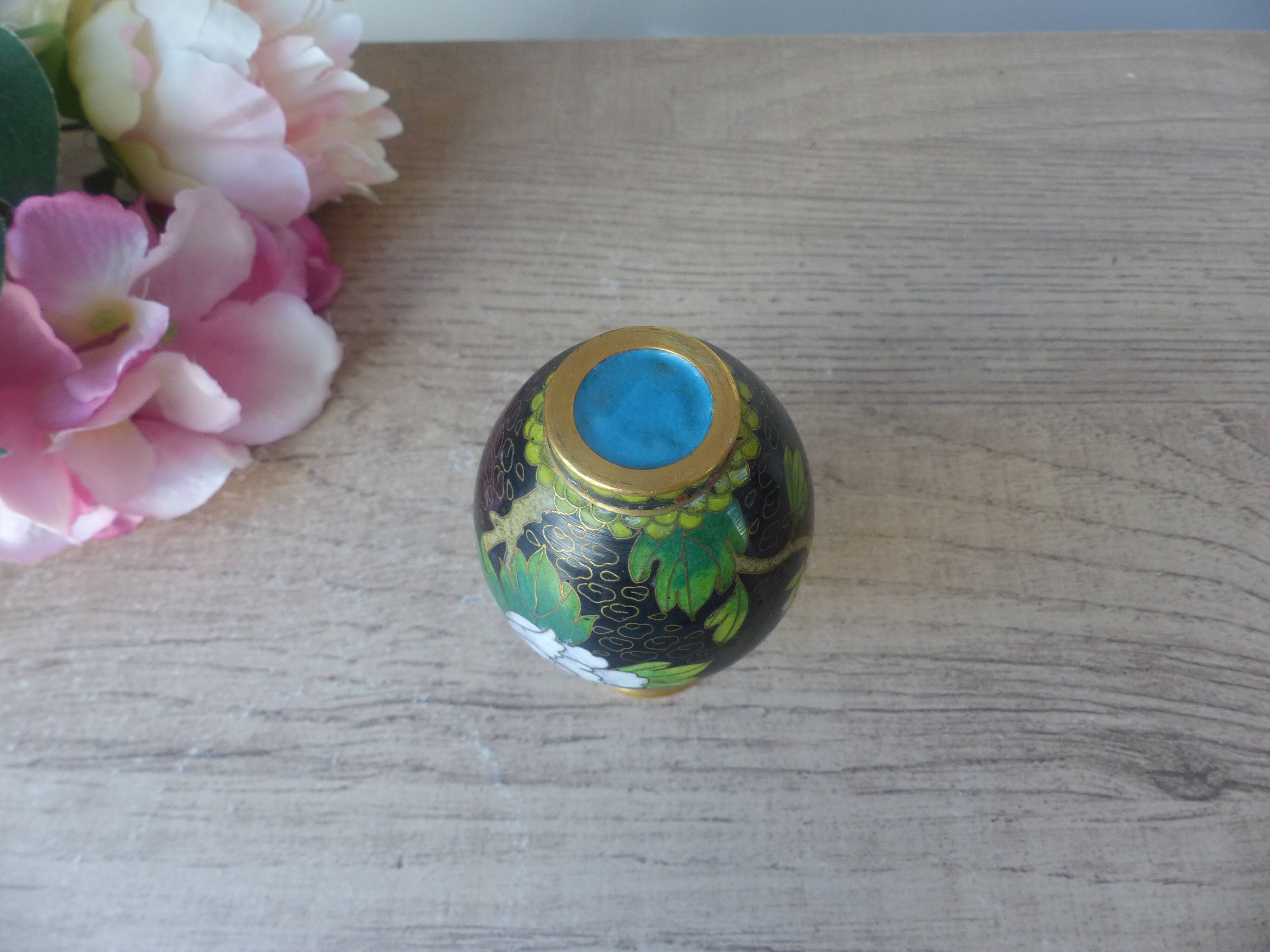 Miniature vase in black and gold cloisonné brass with peonies and flowers decor Vintage