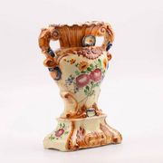 Sublime Capodimonte vase with white and yellow floral patterns.