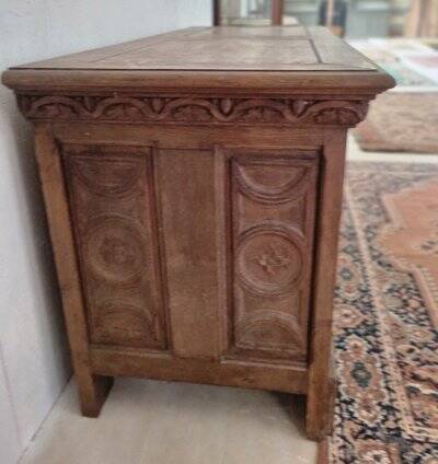 17th-century Gothic chest