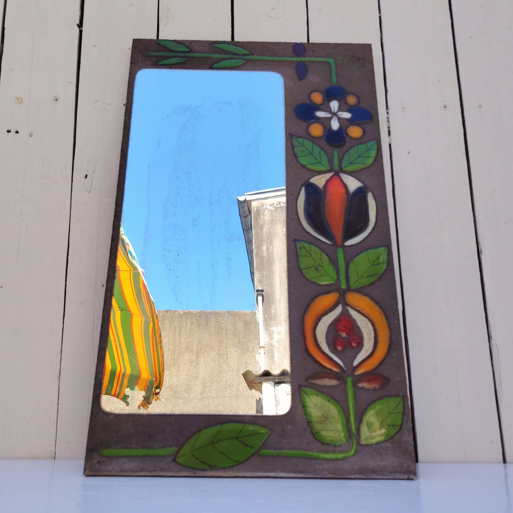 Miroir pierre de lave, fleurs émaillées, années 60-70