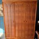 Armoire en rotin verni marron