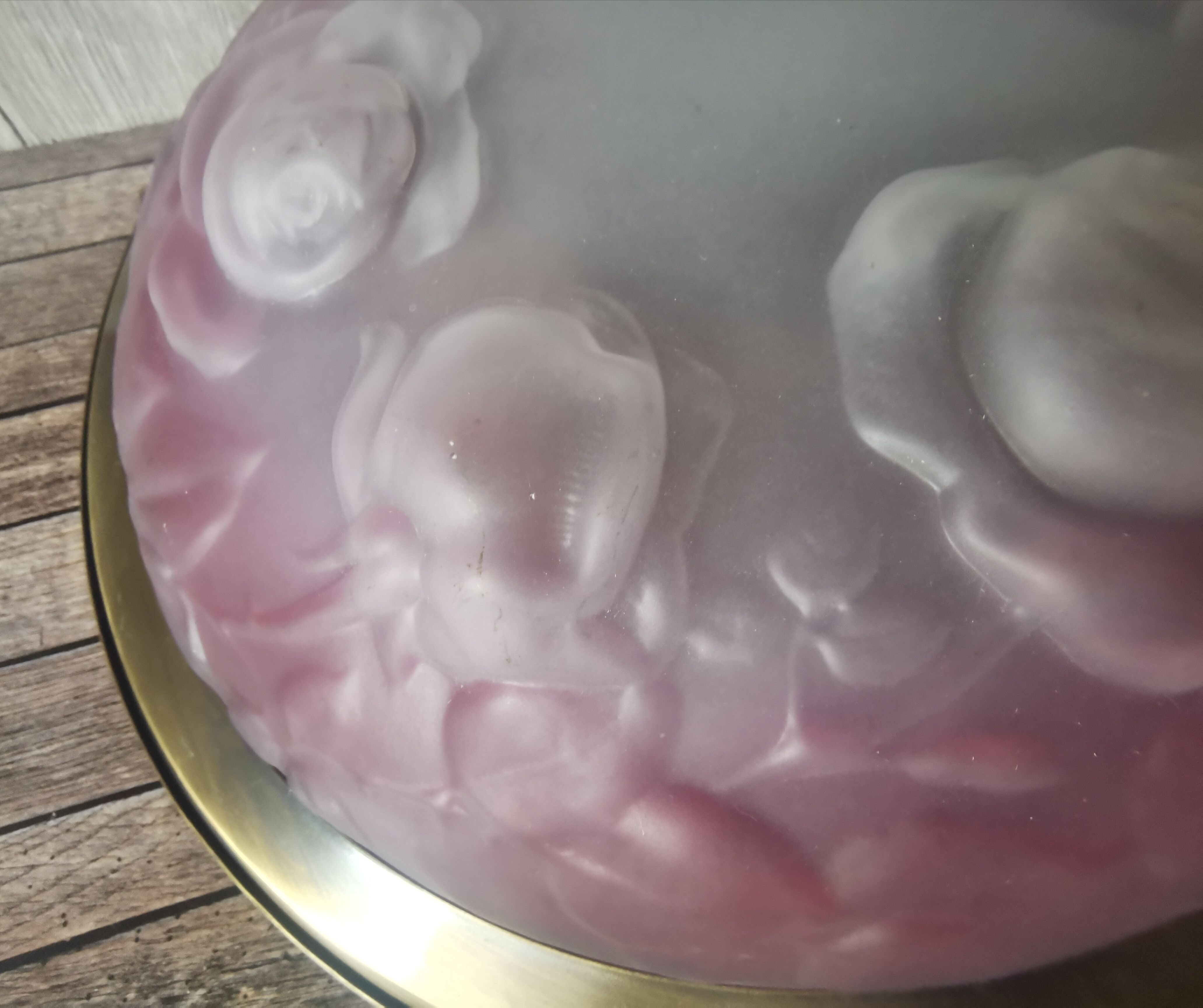 Suspension pink glass paste