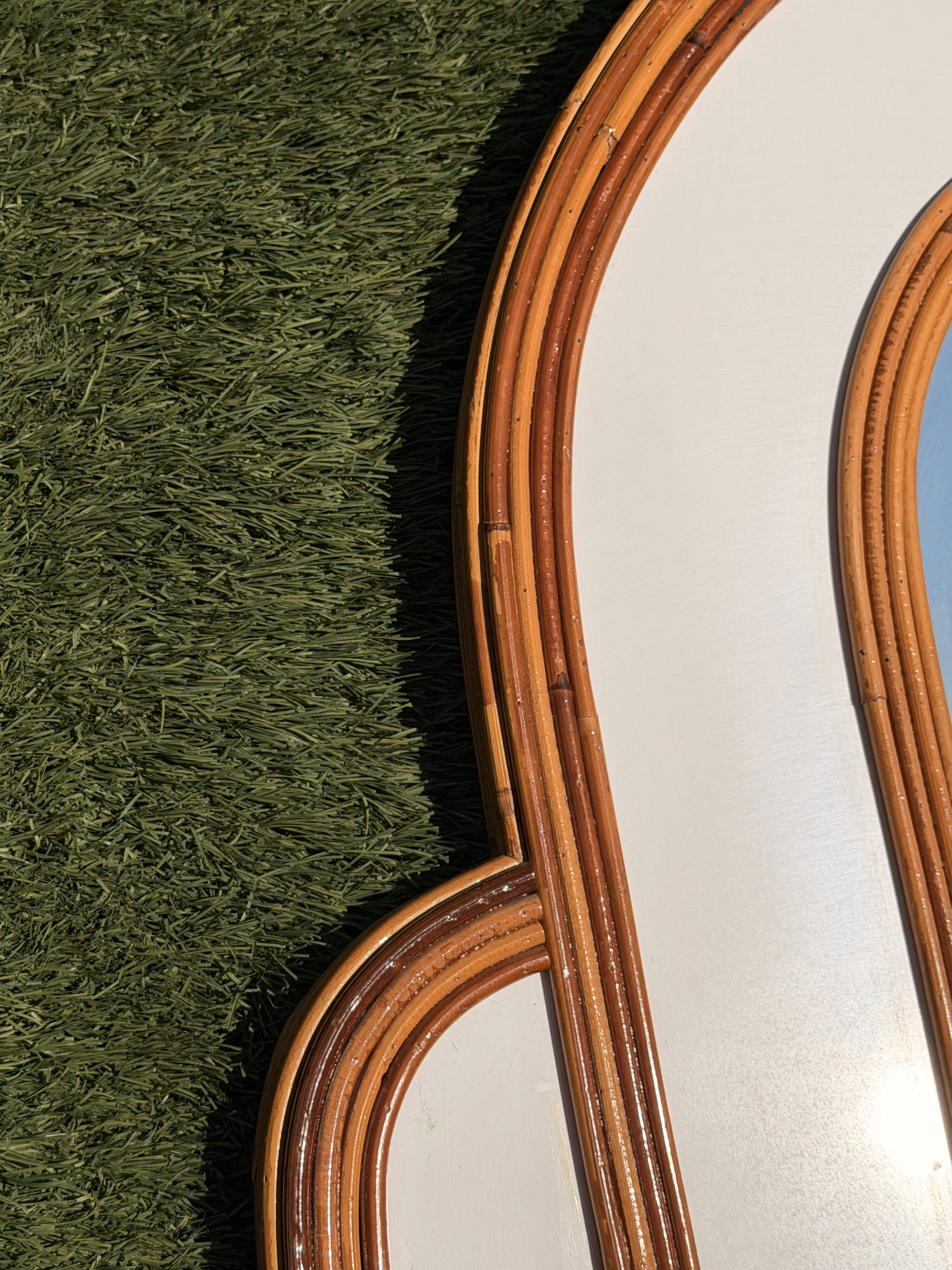 Miroir monumental Hollywood Regency tropical en canne de bambou, atr