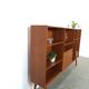 Deens teak brede LP kast met planken, lades en bar met spiegel