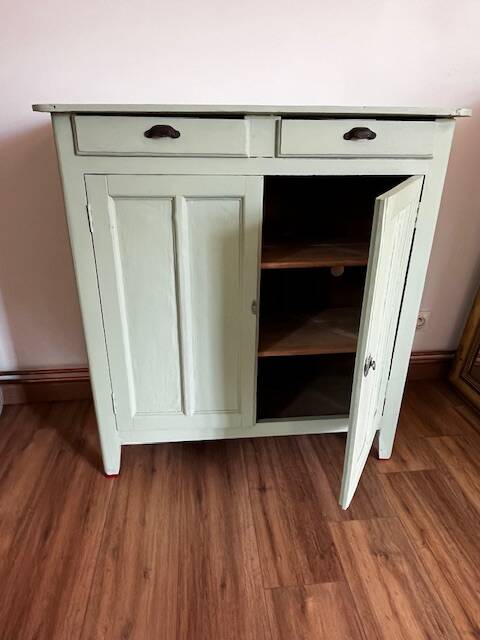 Green Parisian Buffet