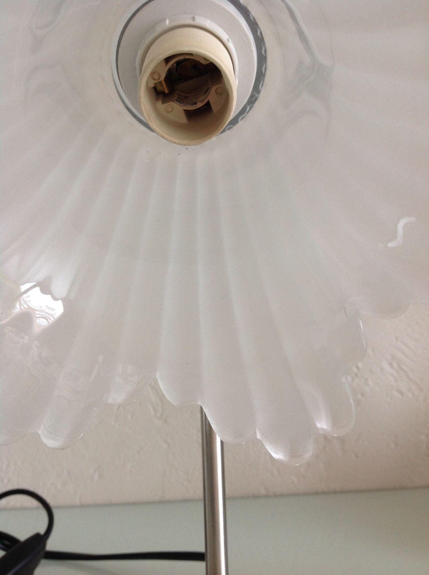Bedside lamp in metal and frosted glass art deco style