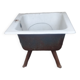Slipper bathtub