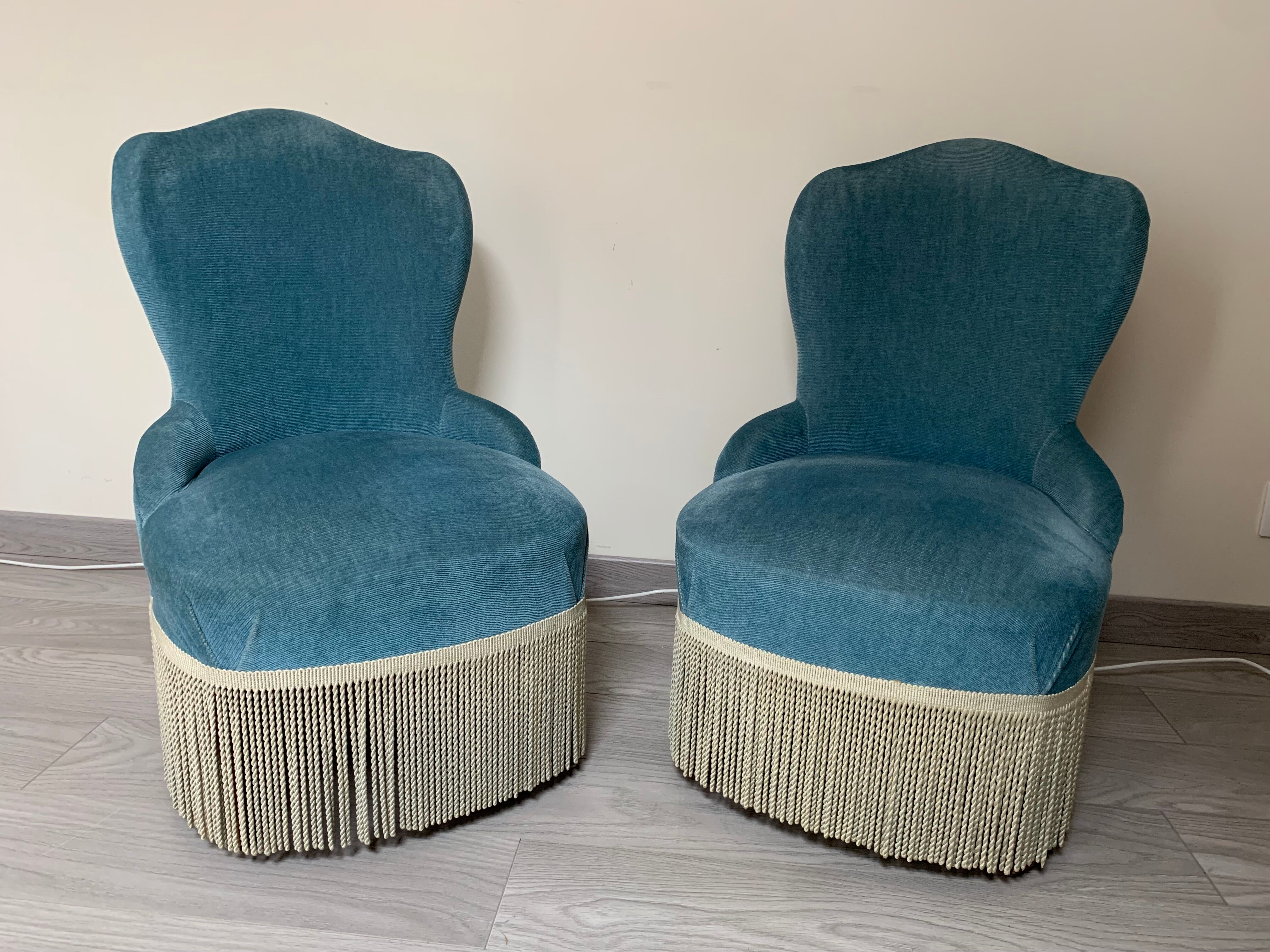 Paire de fauteuils crapaud velours bleu 1970