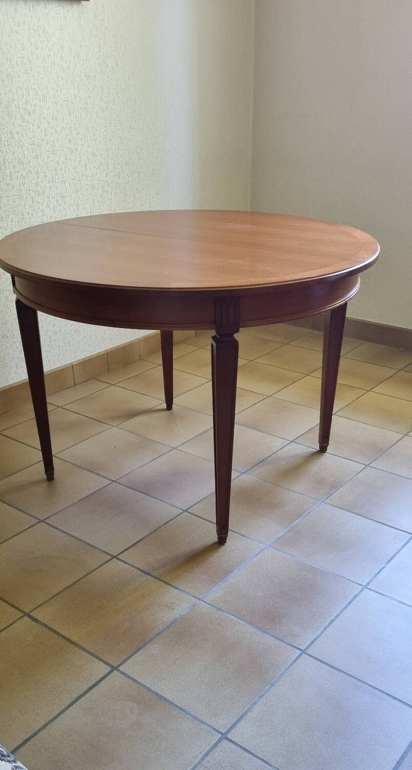 Dining room table with its 2 extensions