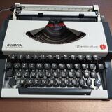 Olympia Traveler de Luxe white typewriter