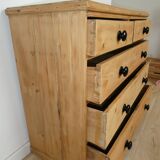 English chest of drawers from the late 19th century