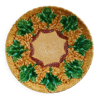 Vintage round plate in majolica