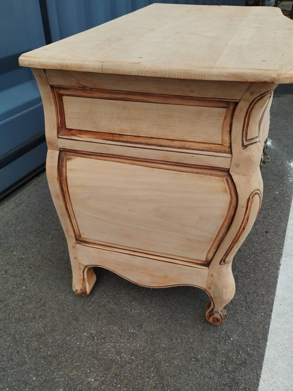 Beautiful antique Louis XV style chest of drawers
