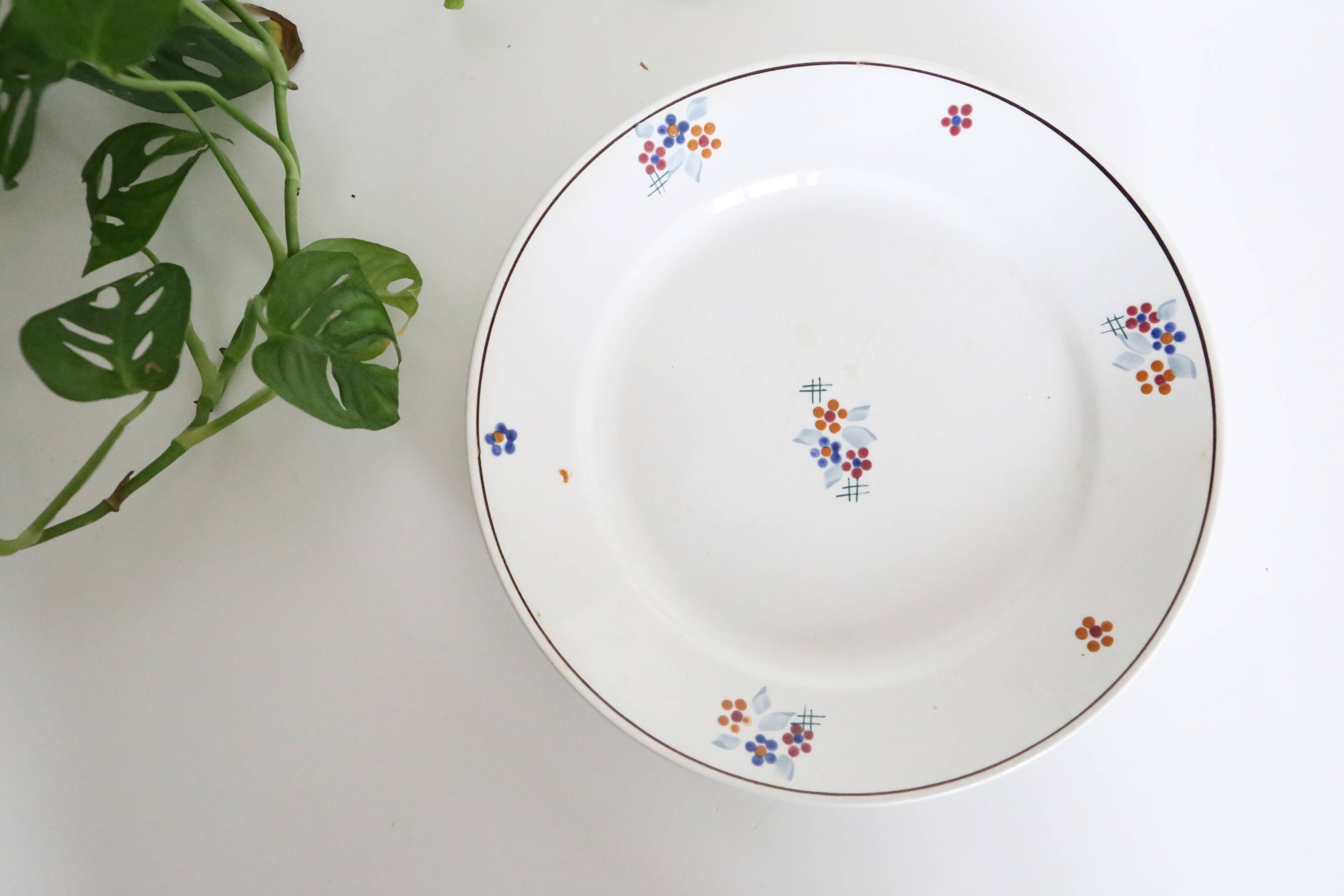 Round dish Saint Amand, 1940, French manufacture, vintage