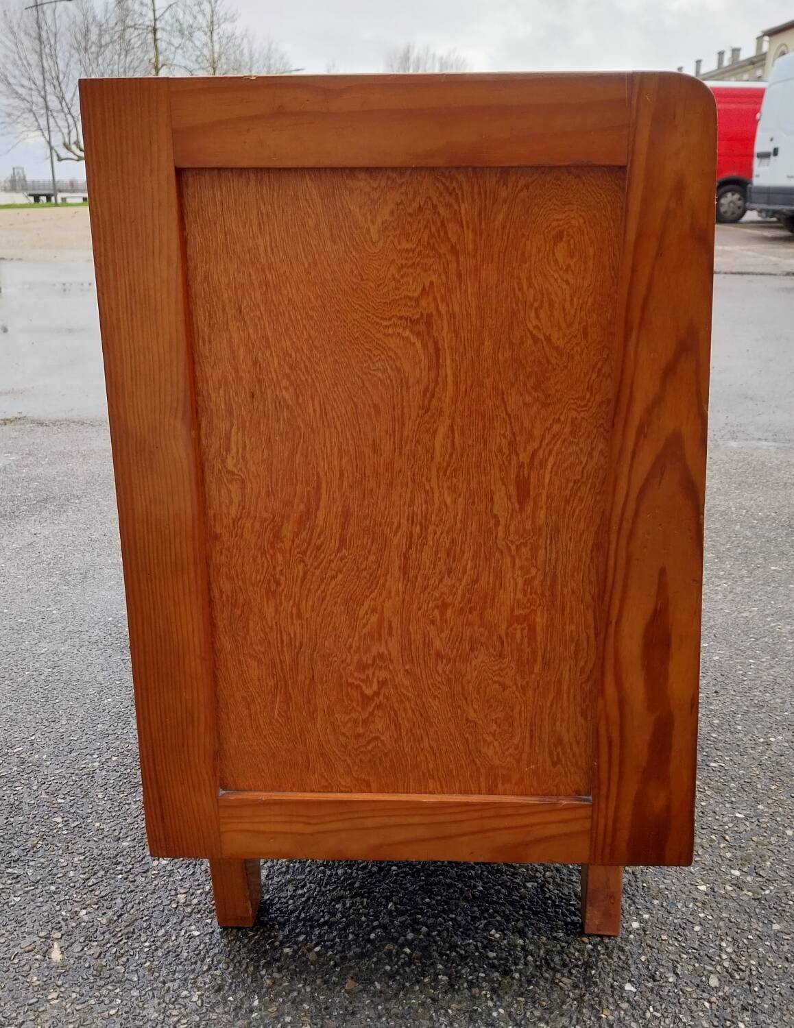 Compass feet chest of drawers
