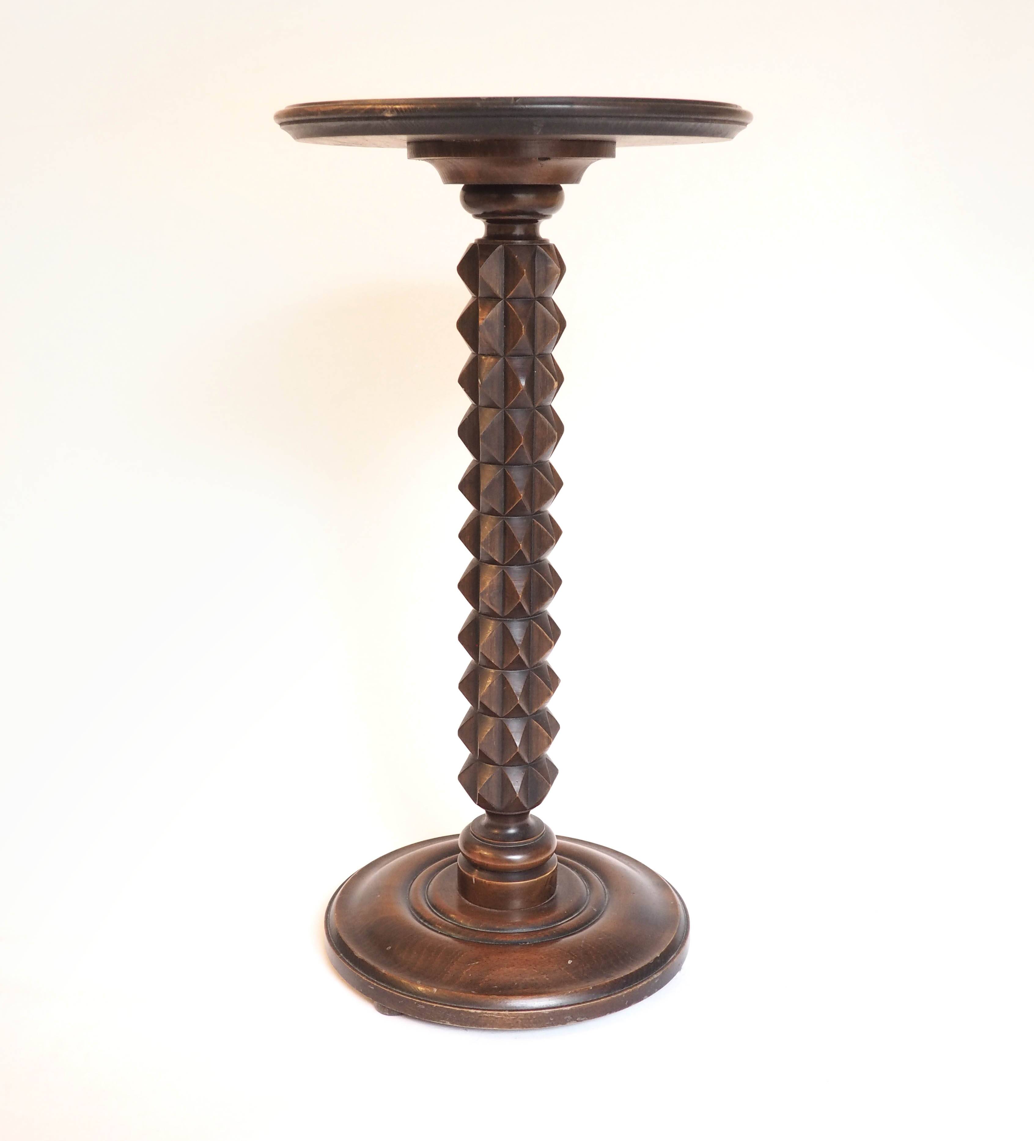 Wooden pedestal table with spiked columns