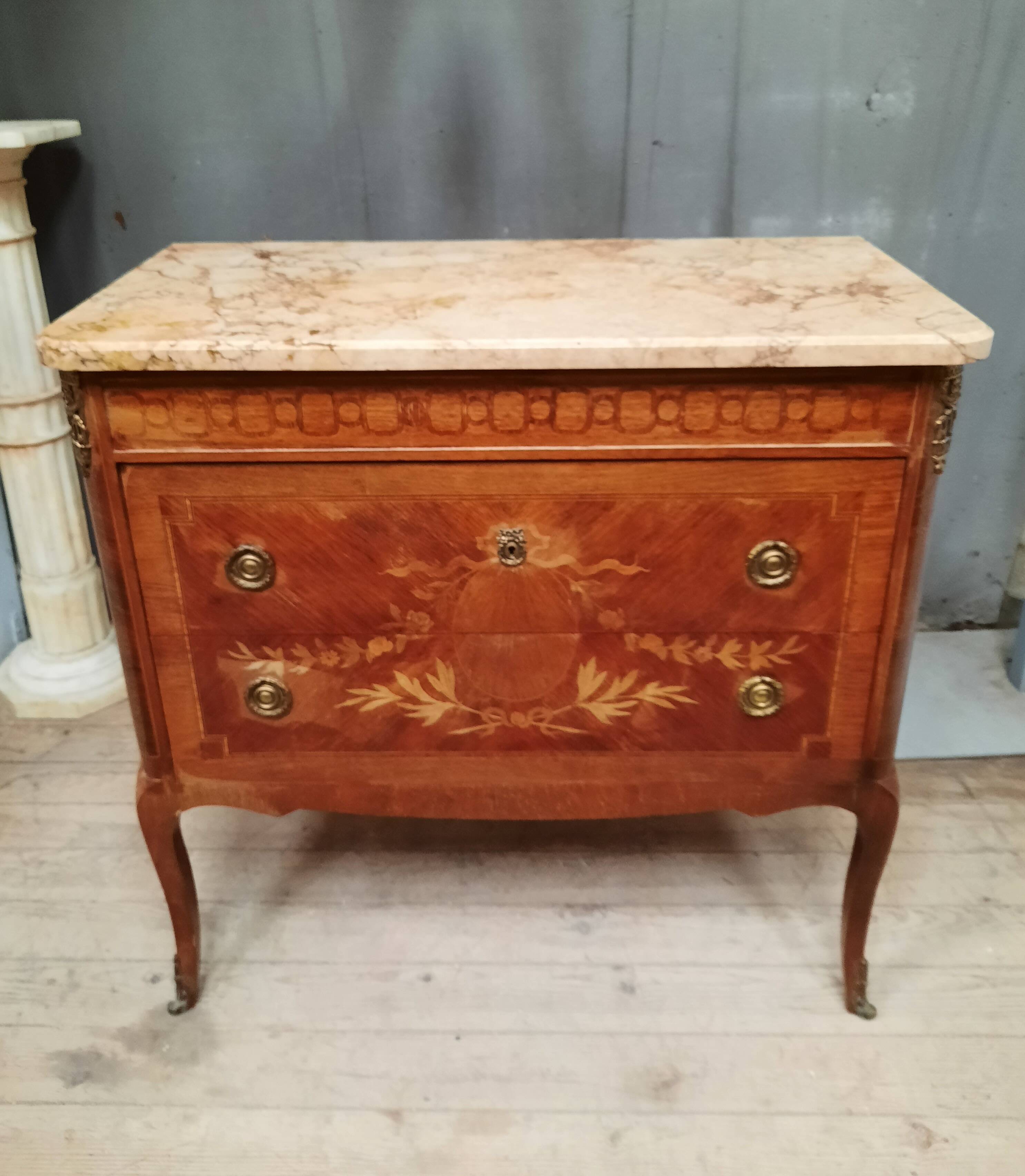 Commode de style transition en marquetterie