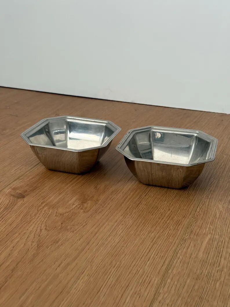 Pair of small vintage octagonal bowls in stainless steel, futuristic Italian style.