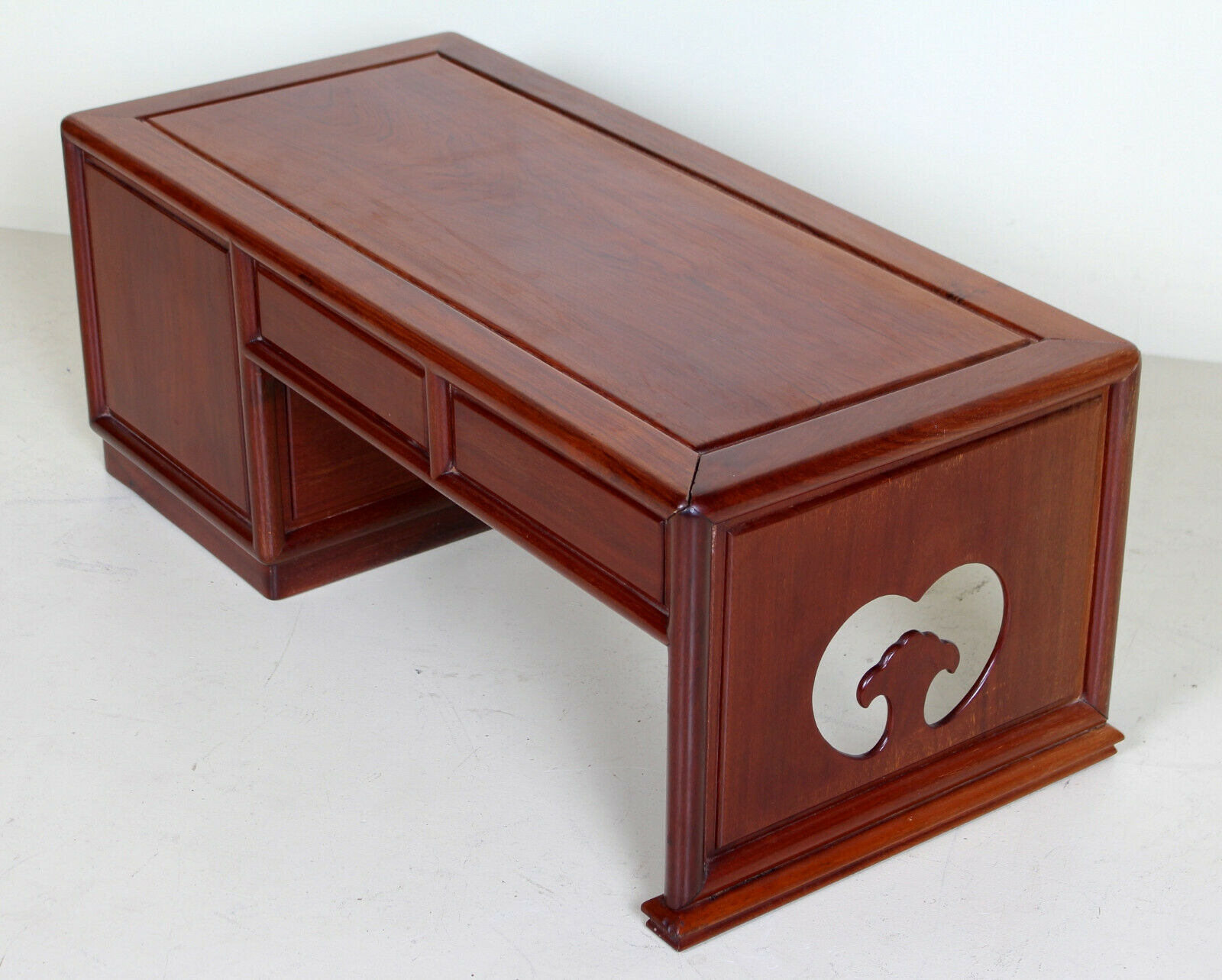 Coffee table in rosewood from China