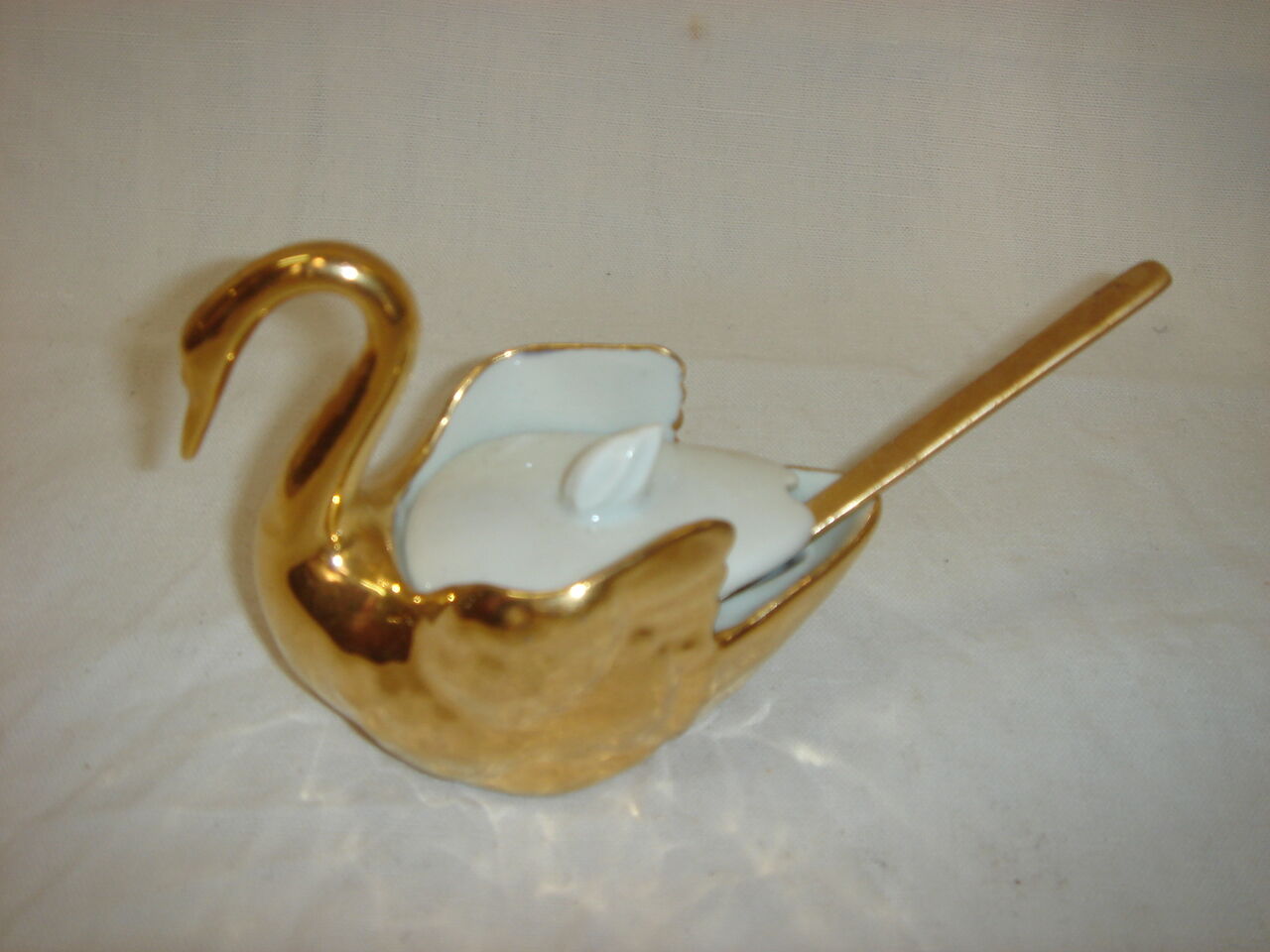 Salerons & moutardier porcelaine cygne doré, 1970