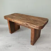 Petit banc rustique en bois