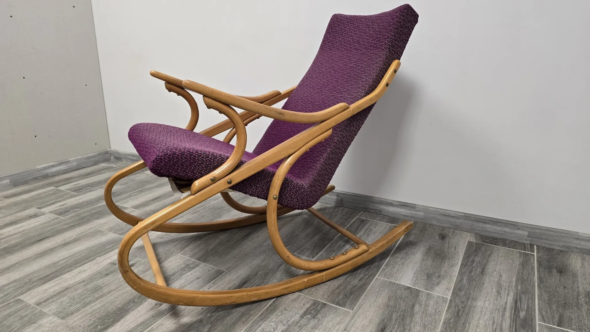 Chaise berçante de Ton