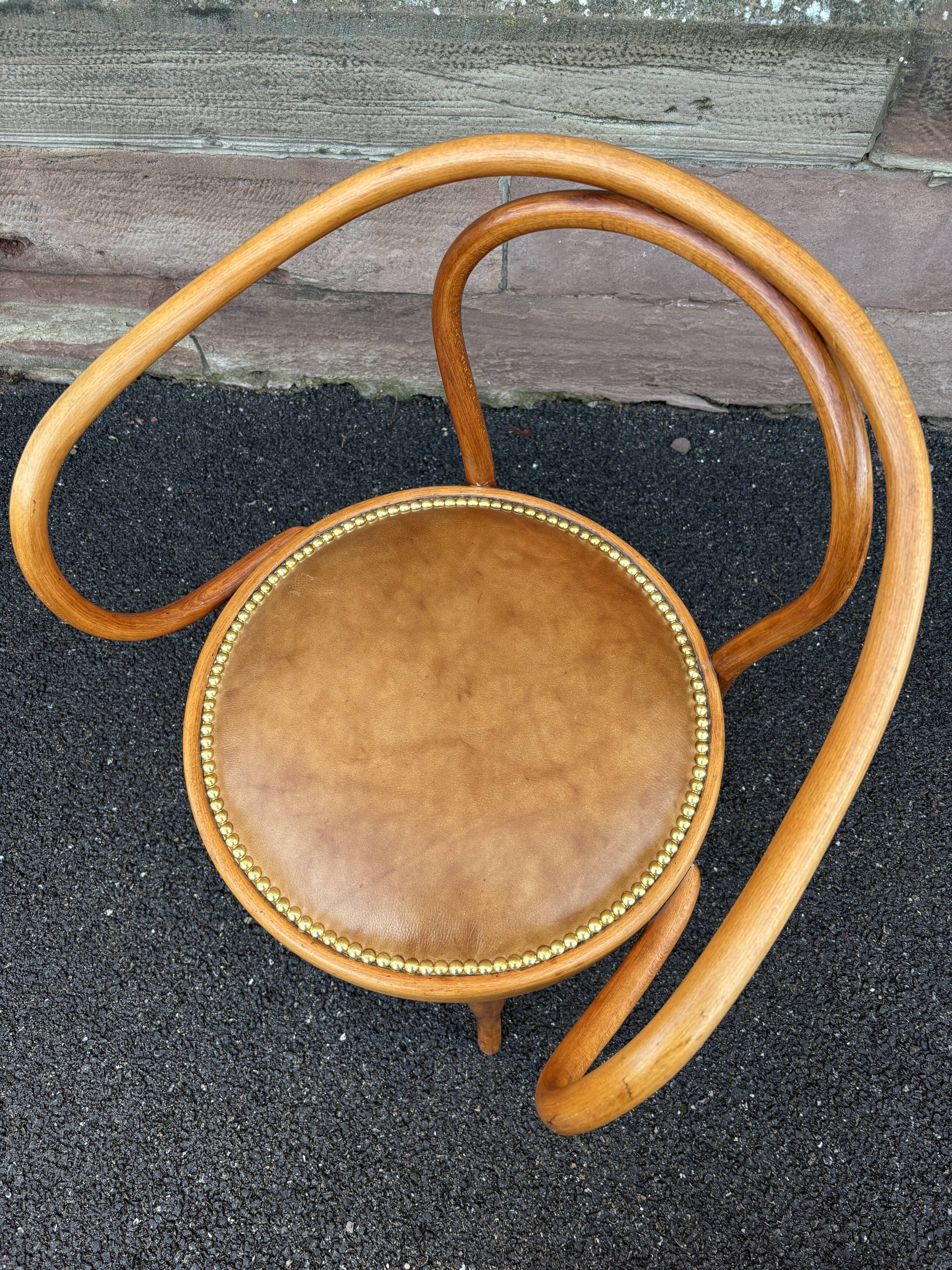 Authentic kohn b9 or le corbusier bentwood armchair