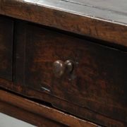 Table basse en bois de châtaignier du XVIIIe siècle d'Europe du Sud