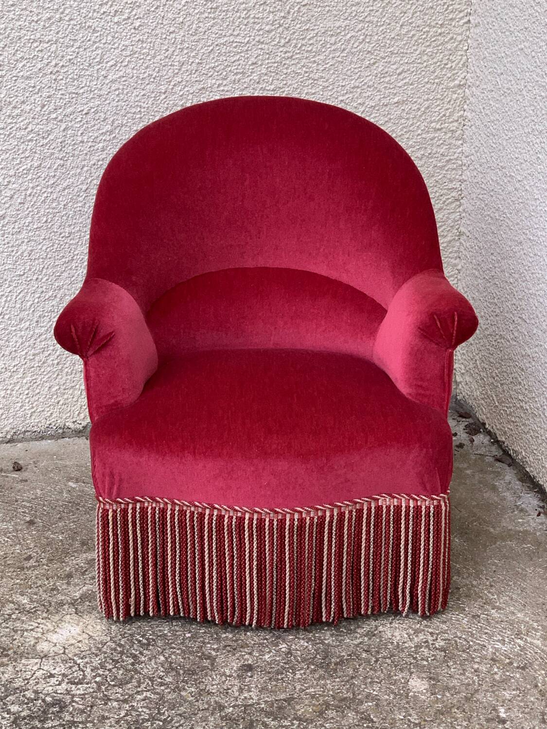 Old raspberry velvet toad armchair