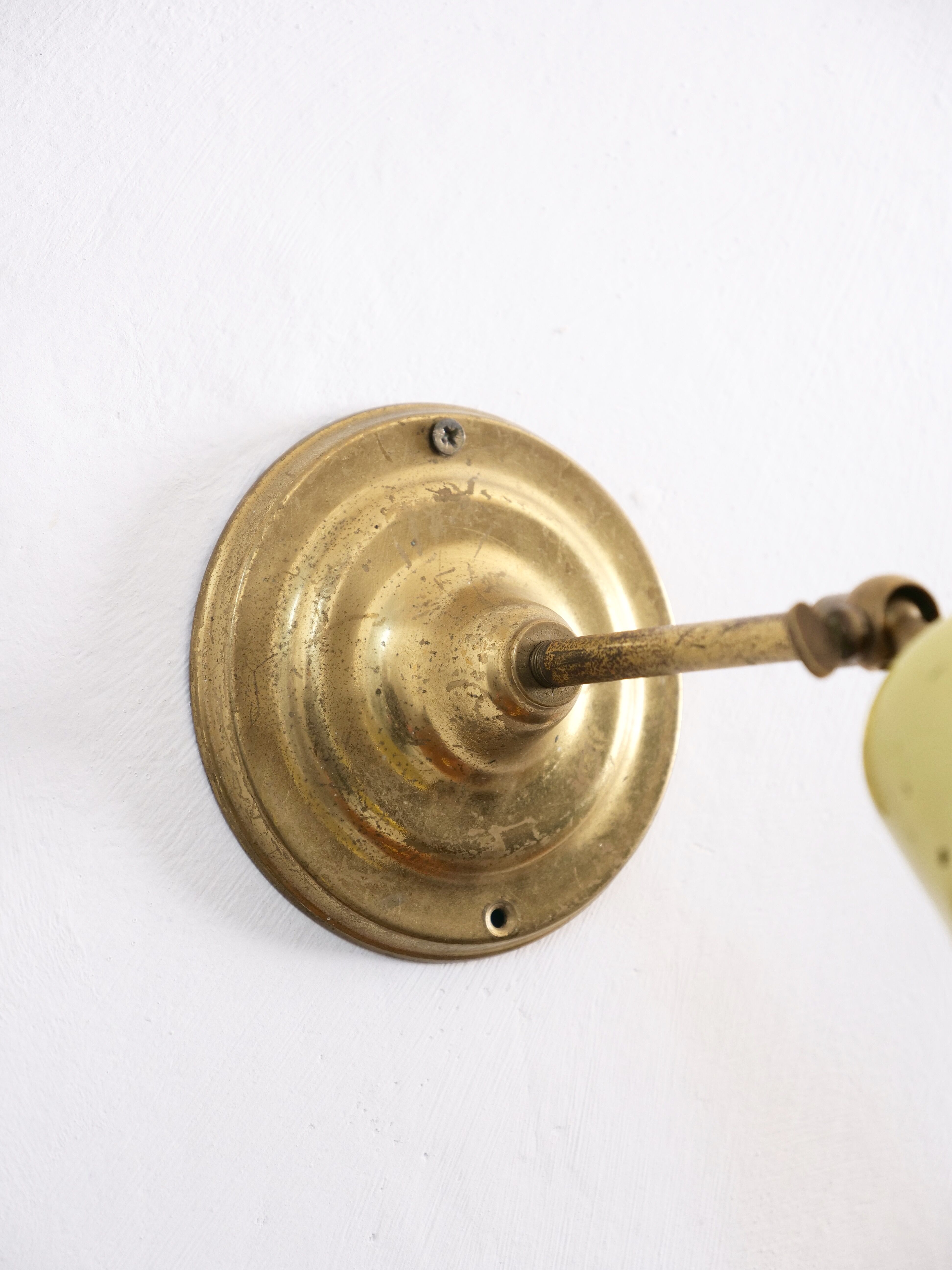 Wall lamp inlaiton and pale yellow lacquered metal
