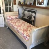Large daybed