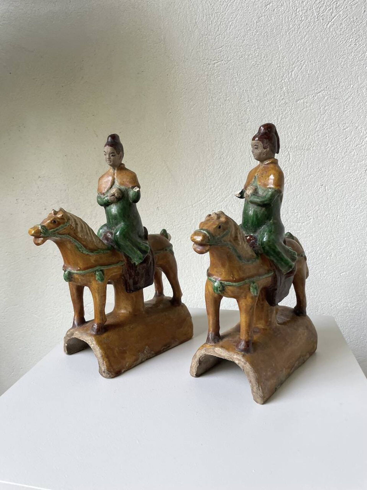 Tuile faitière équestre terre cuite époque Ming