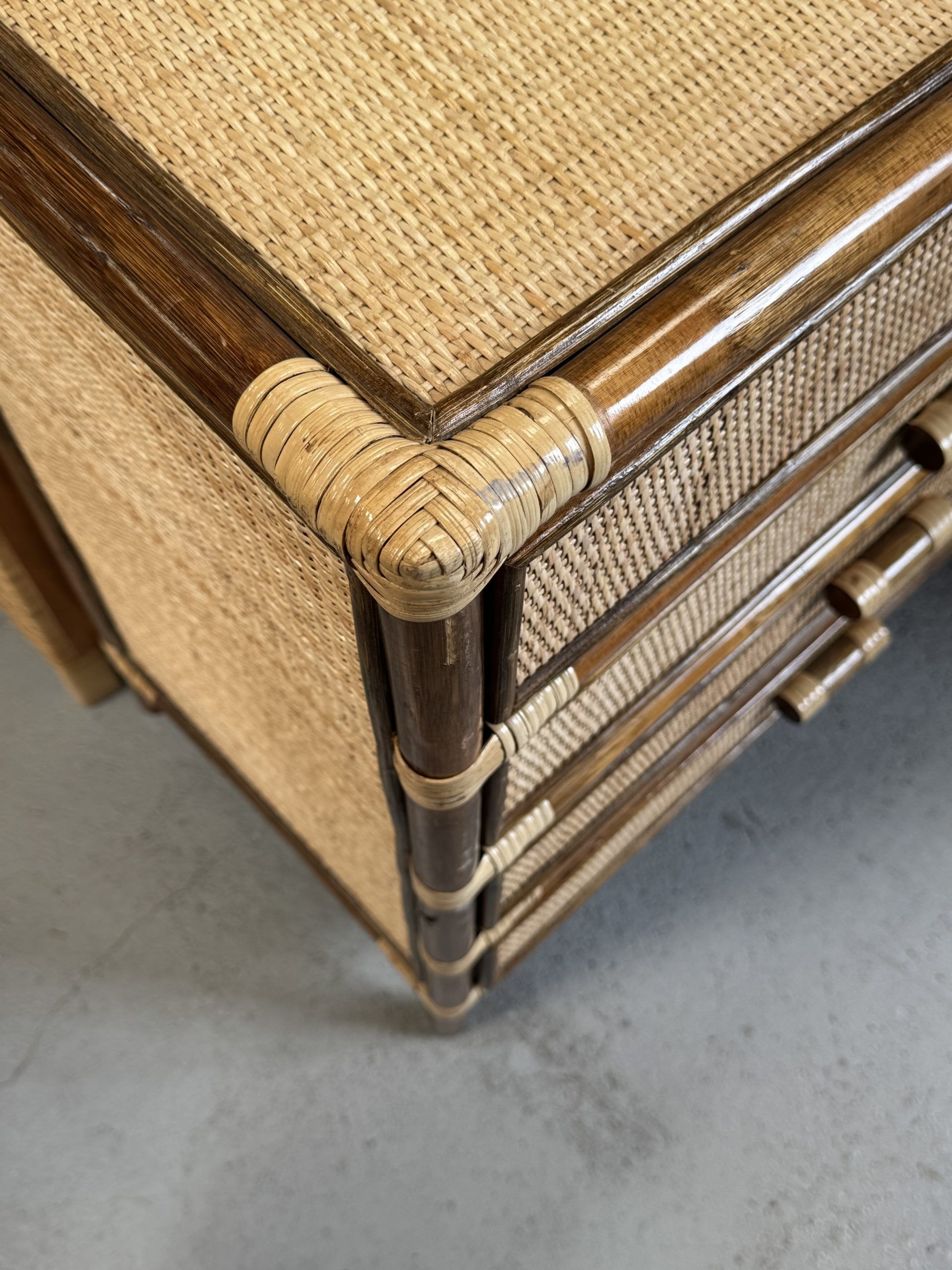Commode en rotin