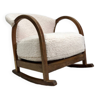 Rocking chair in sheepskin