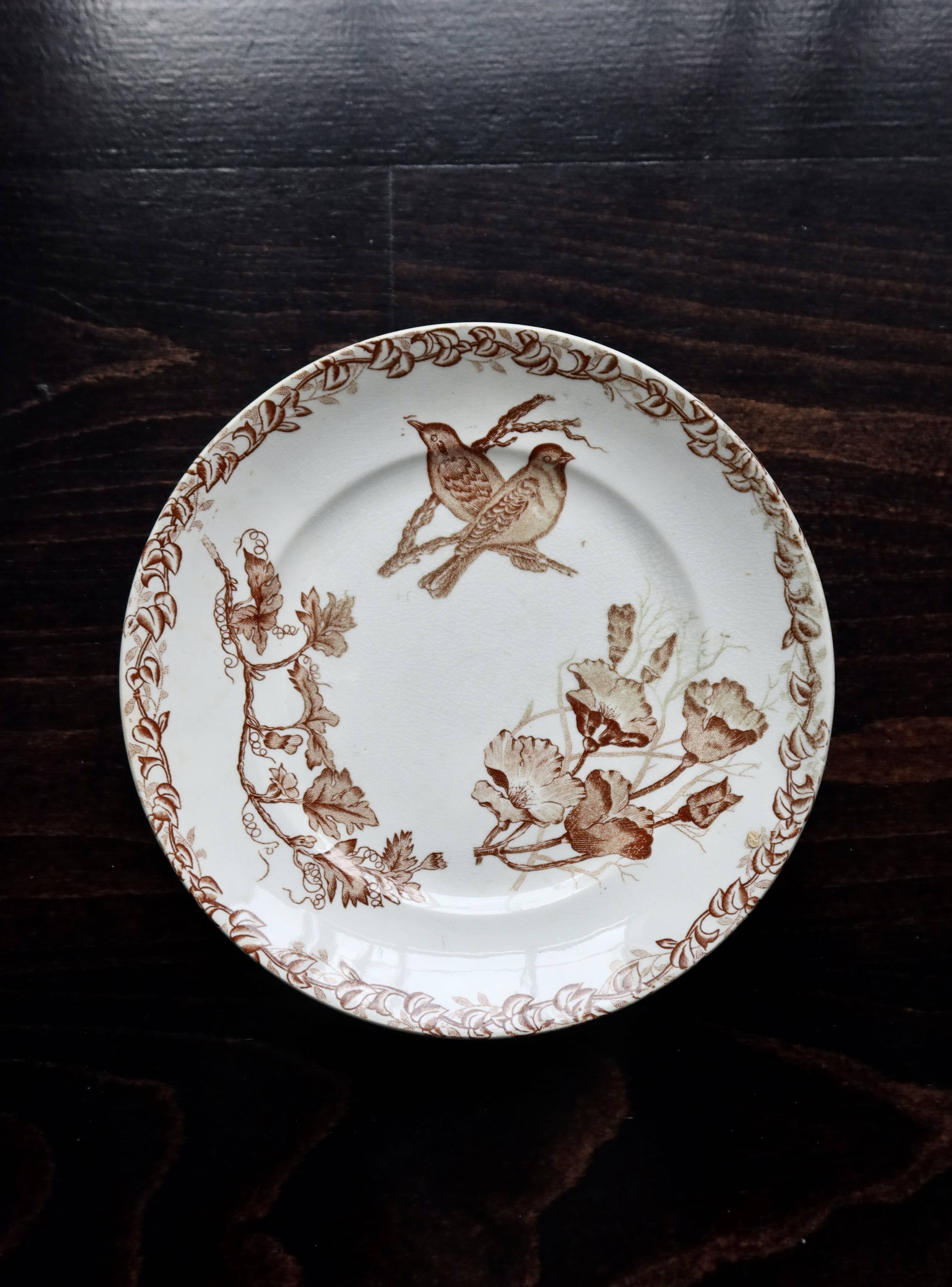 Onnaing ironstone dessert plate "Fleurs Jetées" brown