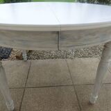 Round cherry table extendable to 210 cm without its extensions Totally revamped