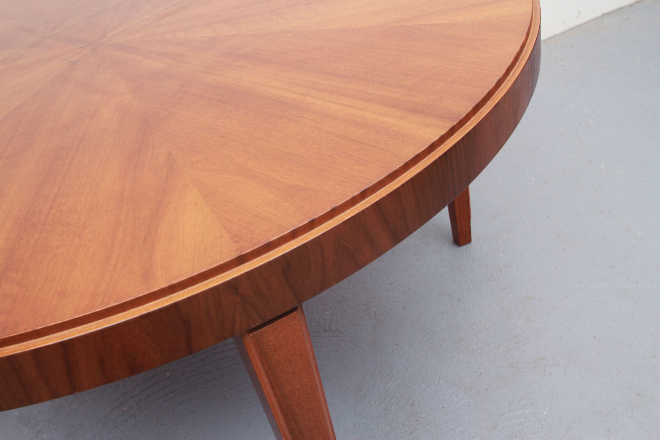 1950s round coffeetable in walnut