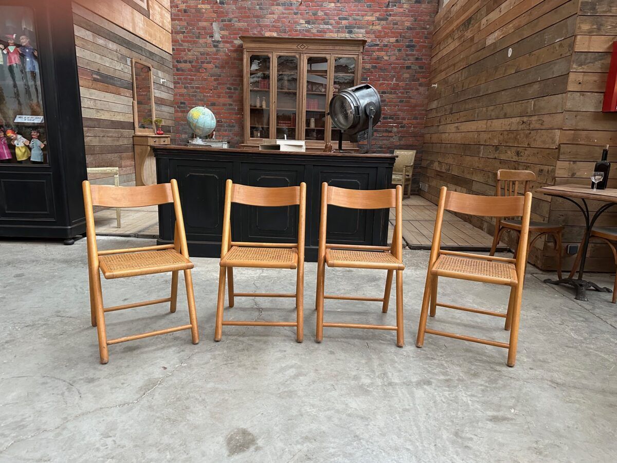 Suite de 4 chaises pliantes cannées 80’s
