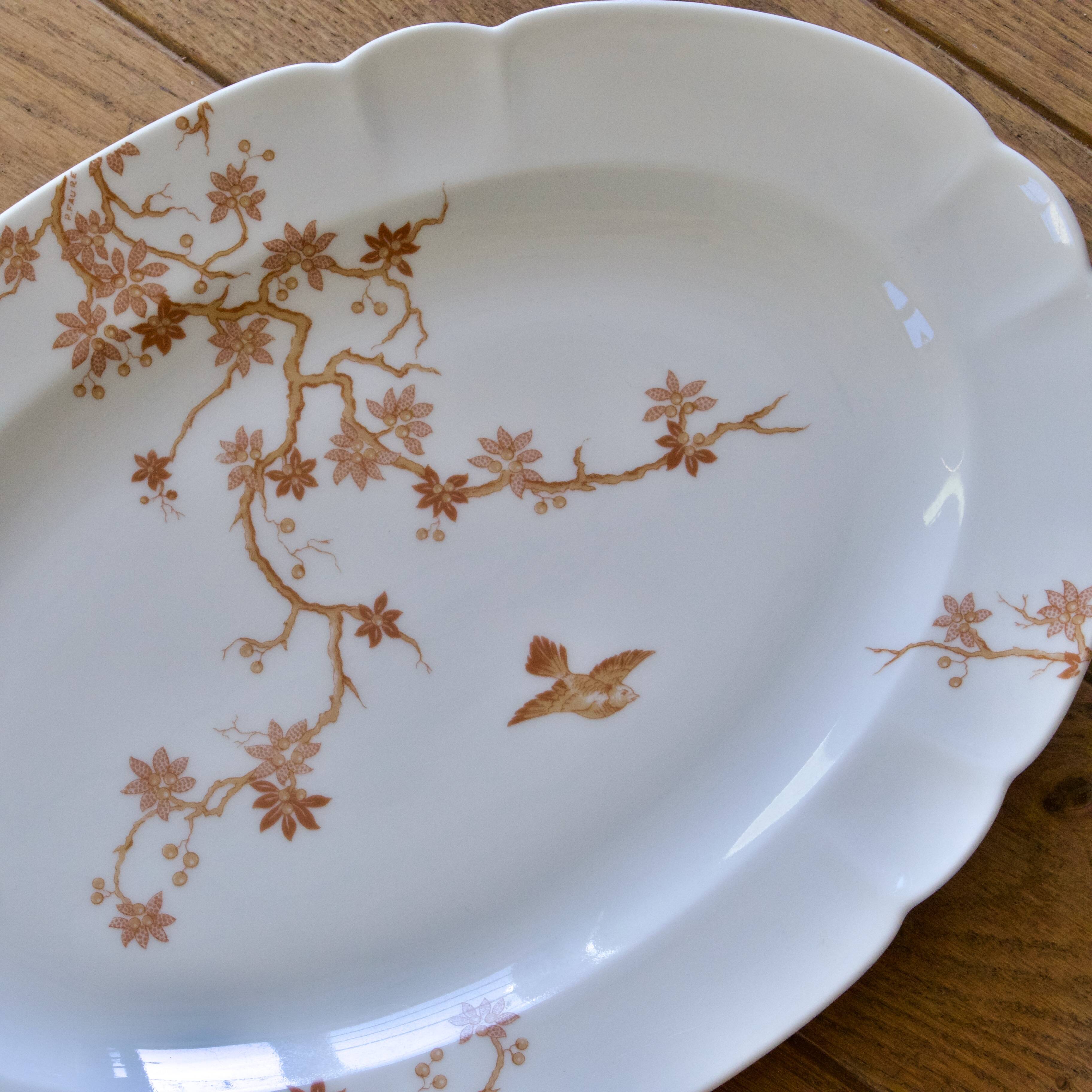 Grand plat ovale ancien en porcelaine de Limoges Haviland, décor oiseaux